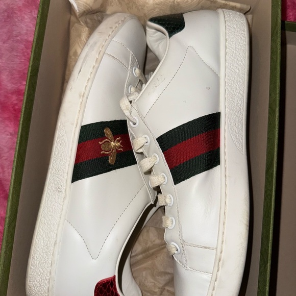 Gucci Women’s Ace Sneaker with Bee 💚🤍❤️ - Picture 4 of 8